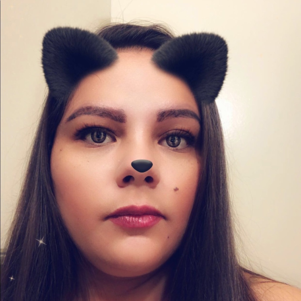 Meet your Posher, Yanet